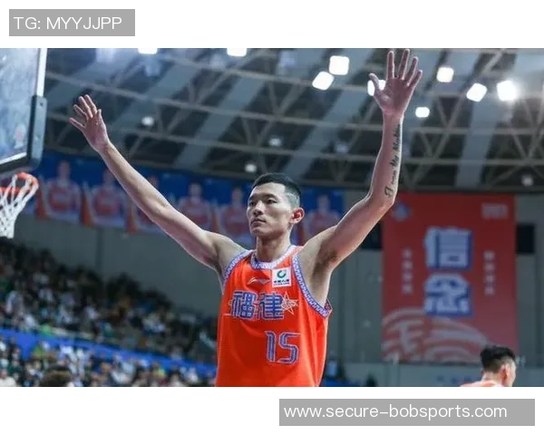 陈林坚：从青涩球员到篮球场上的璀璨明星之路探秘